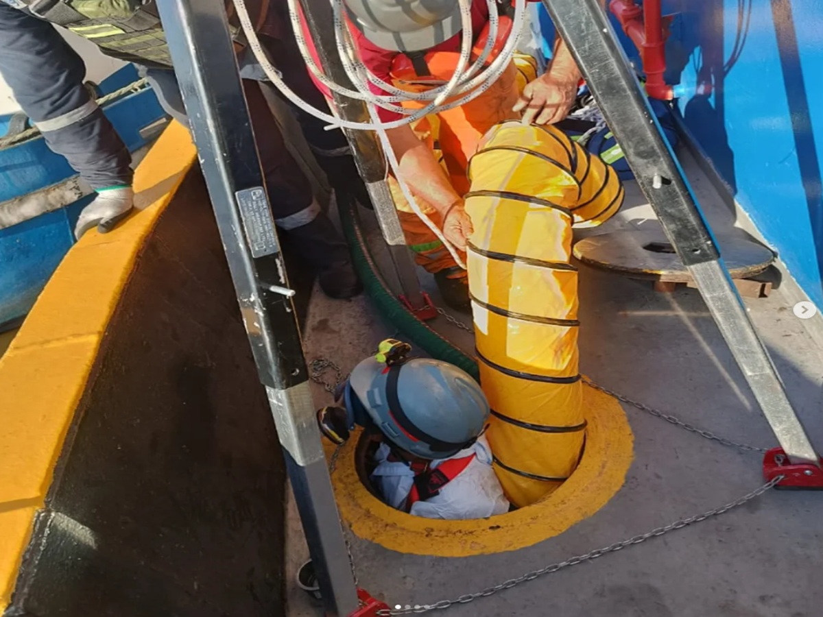Equipo de Fumiparaguaya en operación